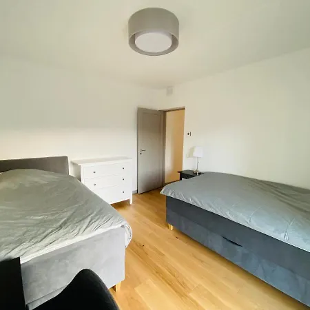 New Family Friendly With Terrace+free Parking Apartment